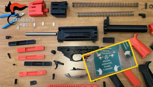 La carabina stampata in 3D: così il 23enne aiutava gli anarchici