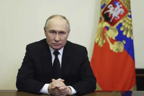 "Barbaro attacco nazista. Chi c'è dietro pagherà" L'ira di Putin in diretta tv (e sarà escalation su Kiev)