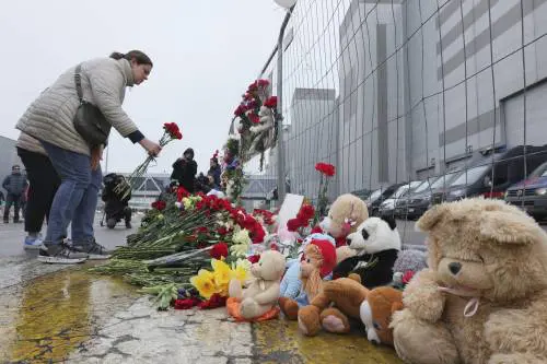 Città blindate, niente eventi e code per donare il sangue: i russi riscoprono la paura. E ora l'Fsb finisce nel mirino
