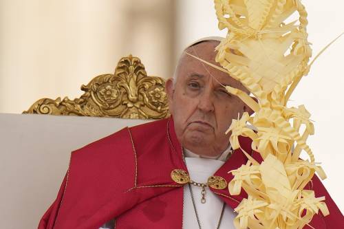 Il Papa affaticato non tiene l'omelia nella Domenica delle Palme