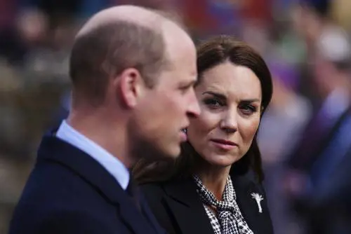 "Annullato ogni impegno". Kate e William "fuggono" da Windsor
