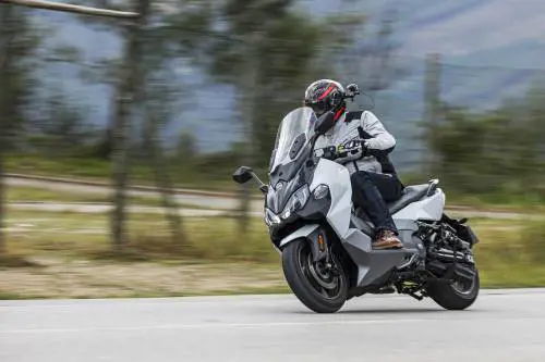 Maxsym TL 508, lo scooterone di casa Sym divertente come una moto
