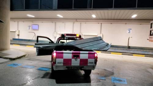 Tornado si abbatte sull'aeroporto di Trapani: gravi danni alla struttura