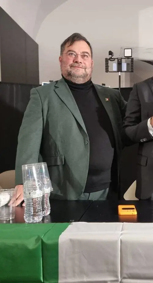"Sei grasso che cola". Le offese sui social al candidato ex-paziente oncologico