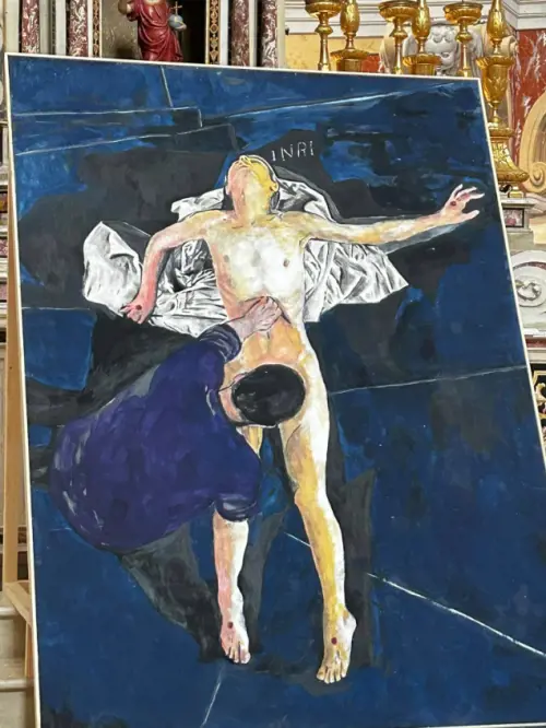 In chiesa mascherato per accoltellare l'autore della "mostra blasfema": è caccia all'uomo