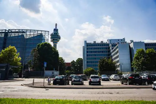 Mediaset guida la sfida per il pubblico giovane: cosa rivelano i nuovi palinsesti