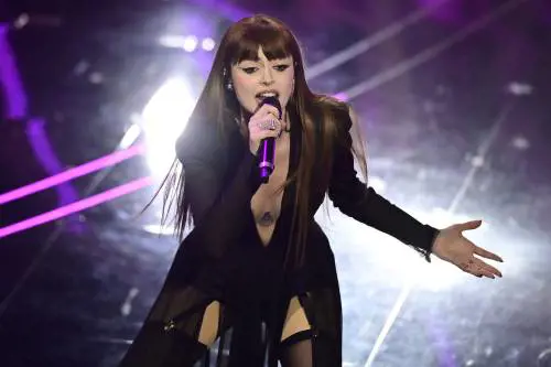 "Patetico dileggio". Bufera sulla nuova canzone di Annalisa: cosa è successo