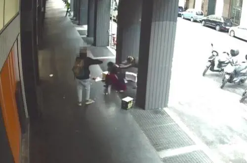 "Picchiata se guadagnavo poco". Così i romeni sfruttavano due donne | Video