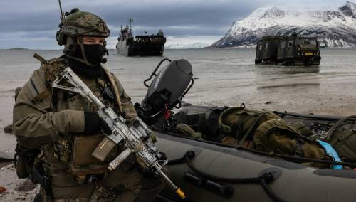 "Guerra alle porte", decollano i caccia polacchi: la profezia su Nato e Russia