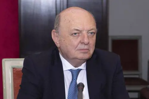 Pichetto accelera sul nucleare sostenibile: "Risparmio stimato di 17 miliardi nel 2050"