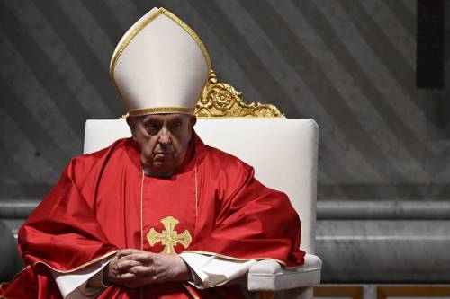 Il Papa non va alla Via Crucis: "In salute per la Messa di Pasqua"
