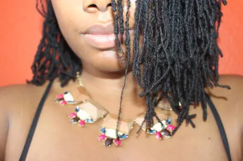 No alla discriminazione in base ai capelli: bufera in Francia sulla legge per calvi e rasta