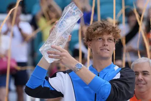 Sinner conquista Miami e diventa numero 2 del mondo. Dimitrov battuto in due set