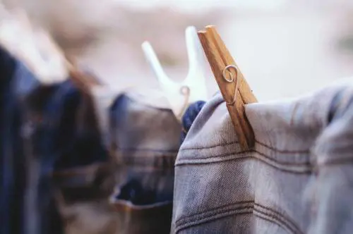 "Posso recuperare i miei panni?". Occhio: cosa si nasconde dietro questa frase
