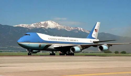 "Stop ai furti sull'Air Force One": il monito della Casa Bianca ai giornalisti