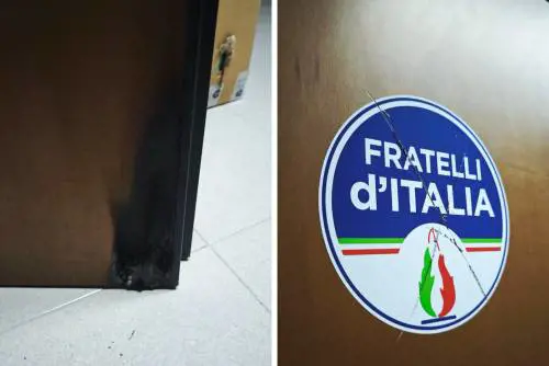 Ordigno incendiario contro sede FdI. "Vogliono tornare agli anni di piombo"