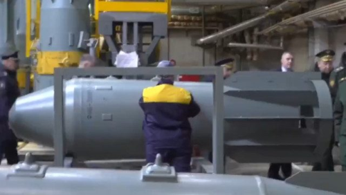 Mosca sgancia la Odab-1500: cosa può fare la bomba termobarica | Il video