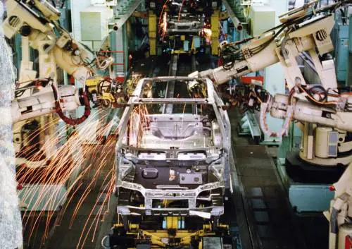 Stellantis, cinque modelli per Melfi. Allarme rosso dei sindacati