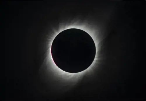 Eclissi dell'8 aprile, il fenomeno meterologico dell'anno. Migliaia in viaggio per vederla