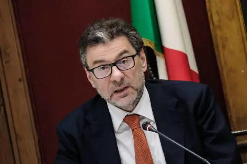 Def, l'"imputato" Giorgetti mette la faccia sul Patto