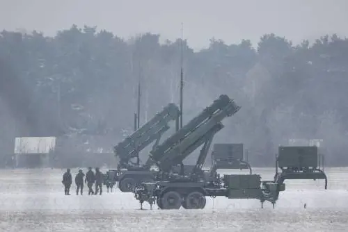 Patriot, Abrams, Himars: le armi congelate dagli Usa