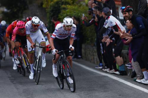 30 giorni al Giro d’Italia: Pogacar doppietta possibile, Ganna e Milan ci sono