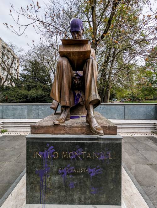 Vandalizzata la statua di Indro Montanelli a Milano 