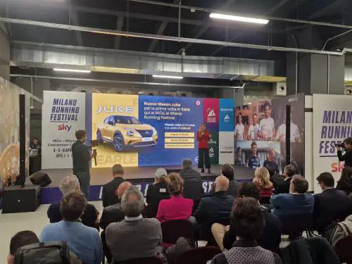 Nuova Nissan Juke 2024 al Milano Running Festival, guarda tutte le foto