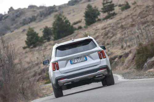 Kia Sorento 2024: guarda tutte le foto