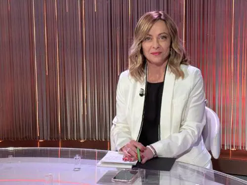 Meloni: "La sinistra non aiuta la Salis"