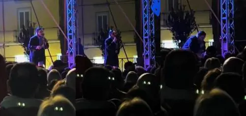 "Ambulanza, ambulanza!". Panico al concerto per Arisa