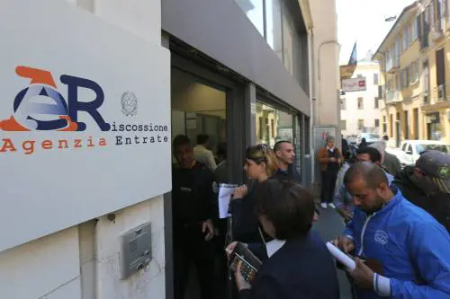 Agenzia delle Entrate, al via il concorso: i requisiti per uno stipendio da 30mila euro