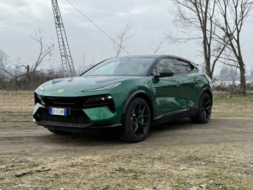 Lotus Eletre: il nuovo super-suv elettrico da 612 CV – La prova