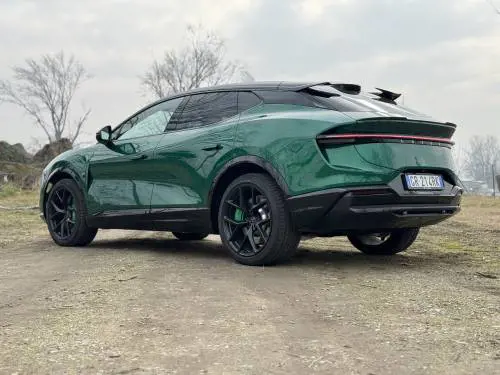 Lotus Eletre: guarda il video in pillole del suv elettrico da 612 CV