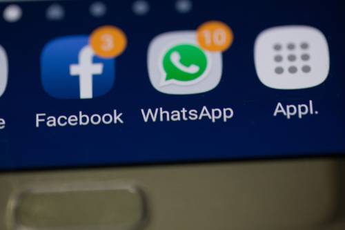 Offese e ingiurie su WhatsApp, quando si rischia la condanna penale