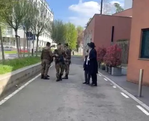 "Israeliani assassini". Furia contro due ebrei a Milano