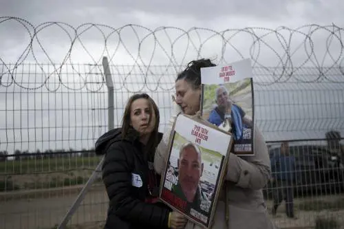 L'Idf recupera un ostaggio morto L'ira dei familiari: "Poteva salvarsi"