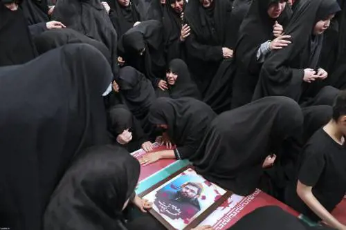 L'Iran pronto a colpire Israele: "La nostra vendetta inevitabile"