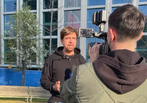 Furto in diretta, Staffelli riprende e insegue le ladre rom