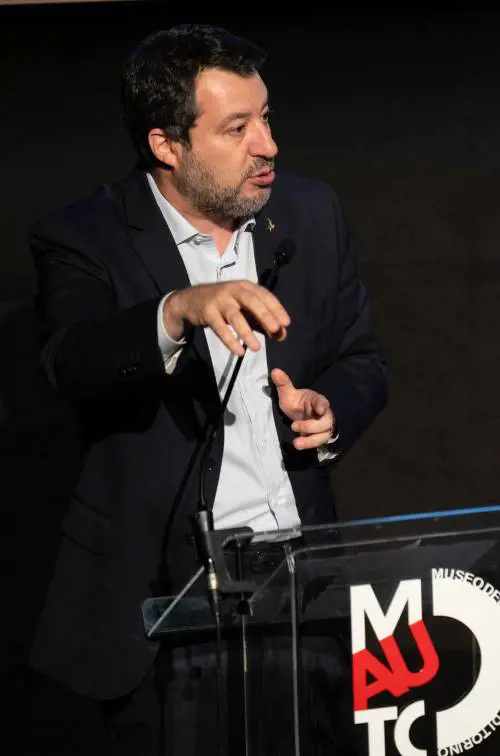 "È giustizia sociale". Salvini replica alla sinistra sul piano salva casa