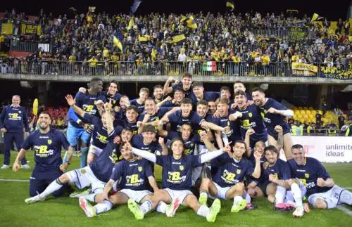 La Juve Stabia può far festa, il pari a Benevento vale la Serie B