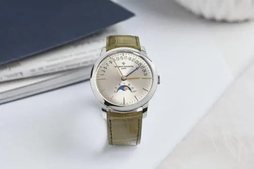 Vacheron Constantin Patrimony: Solotempo a carica manuale, Fasi lunari e Calendario Retrogrado  