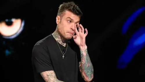 "Ho tentato il suicidio a 18 anni". Poi la crisi con Chiara. Fedez si confessa a Belve