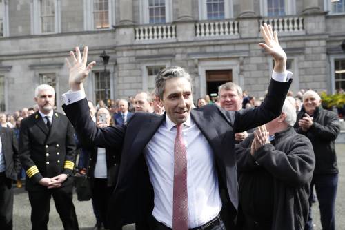 Da TikTok alla guida del Paese: chi è Simon Harris il più giovane premier d'Irlanda