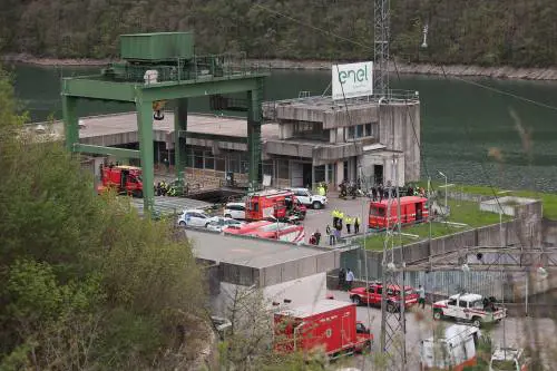 Il boato, il buio, poi l'aria irrespirabile: così è iniziato il dramma nella centrale di Suviana