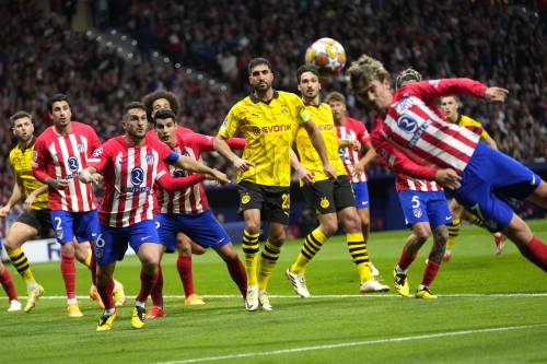 Champions, Borussia Dortmund Atletico Madrid in campo | La diretta 0 0