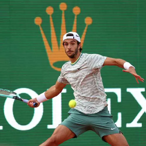 Musetti eliminato dall'Atp di Montecarlo: vince Djokovic in due set