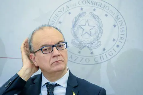 "Niente Dante agli studenti stranieri? Inammissibile". E Valditara avvia un'ispezione