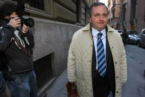 Paradosso Genchi: telefoni e pc sequestrati da 15 anni