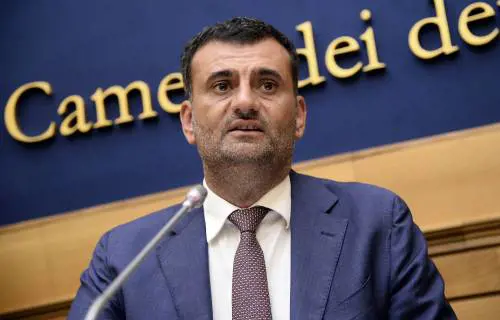 Quell'indagine lampo che scagiona Decaro. Gli atti arrivano alla commissione Antimafia
